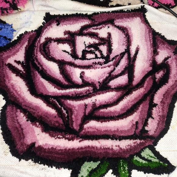 Emoji Heart Eyes Plush Acrylic Fiiber Art - Picture 4 of 8